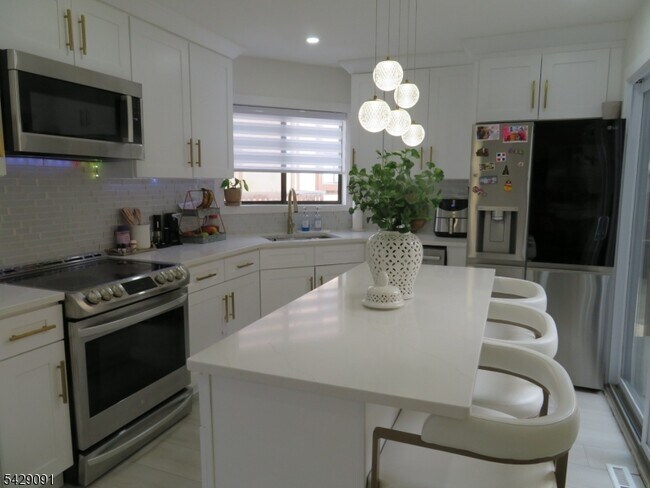 73 Edinborough Ct in Hackettstown, NJ - Building Photo - Building Photo