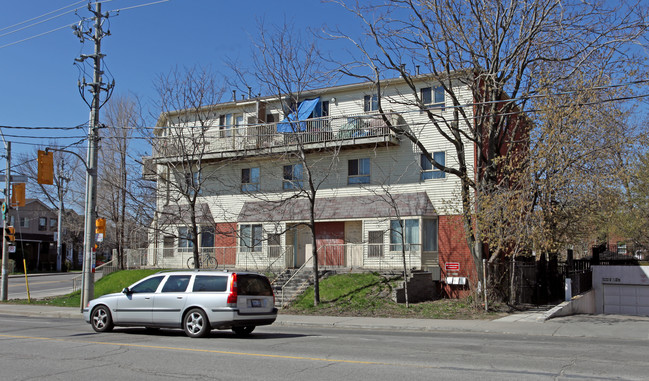 802 Eastern Ave in Toronto, ON - Building Photo - Building Photo