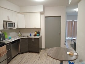 258A Sunview St in Waterloo, ON - Building Photo