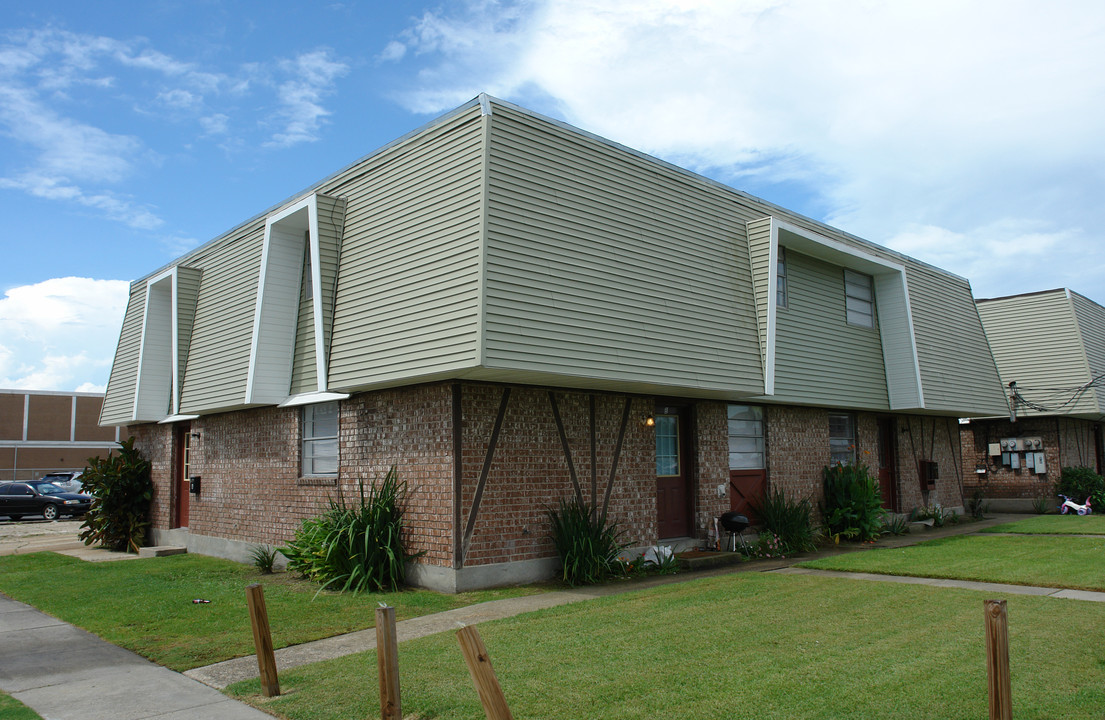 3700 W Esplanade Ave in Metairie, LA - Building Photo