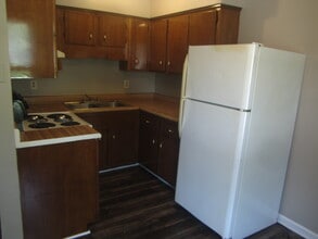 146 Indiana Ave, Unit 146 INDIANA AVE #A in Oak Grove, KY - Building Photo - Building Photo
