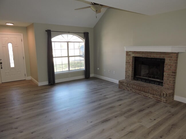 213 Southgate Dr in Crestview, FL - Building Photo - Building Photo