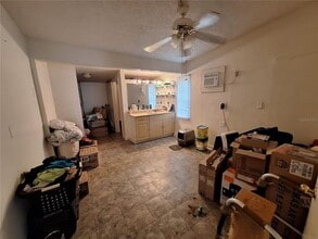 21528 Kenyon Ave in Port Charlotte, FL - Foto de edificio - Building Photo