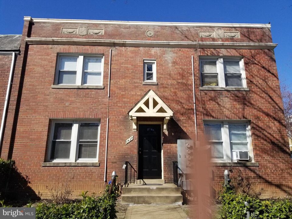 1424 Staples St NE in Washington, DC - Foto de edificio