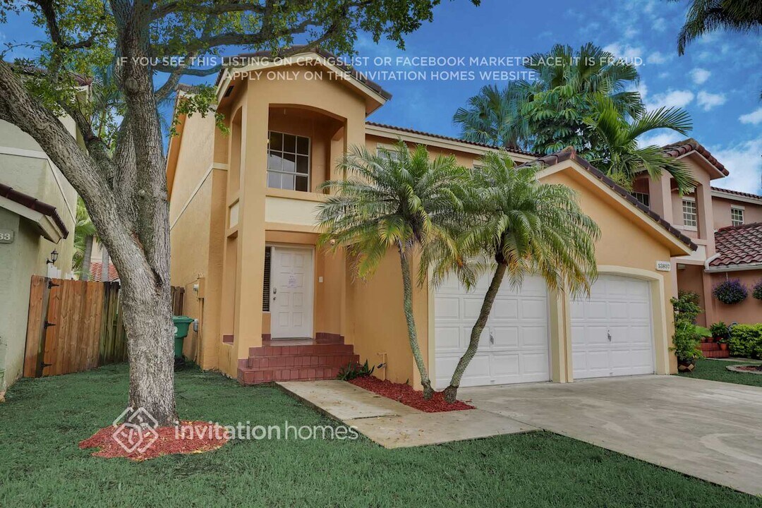 13857 SW 103rd Ln in Miami, FL - Building Photo