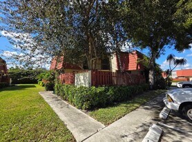 3928 Victoria Dr in West Palm Beach, FL - Building Photo