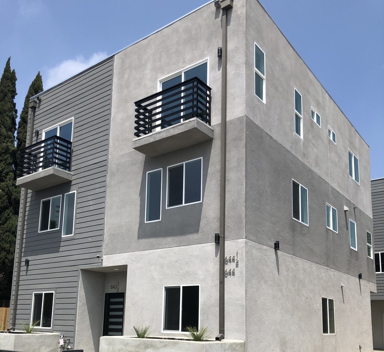 644 N Manhattan Pl in Los Angeles, CA - Building Photo