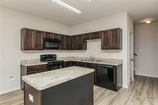 2813 Red Head Pl in Ennis, TX - Building Photo