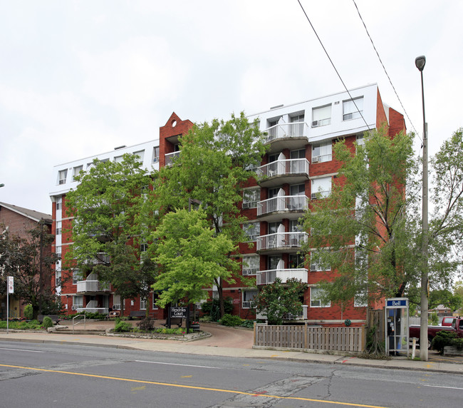 Hendrik's Court in Toronto, ON - Building Photo - Building Photo