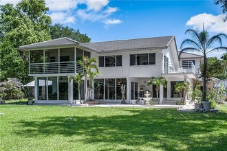 18610 Wayne Rd in Odessa, FL - Foto de edificio - Building Photo