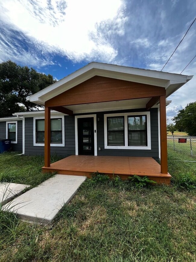 property at 5519 Arlington Park Dr