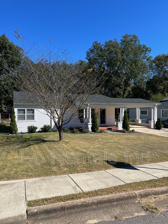 1327 Marion Dr in Irondale, AL - Building Photo