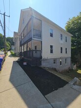 135 Willow St in Meriden, CT - Building Photo - Building Photo