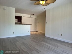 875 Riverside Dr in Coral Springs, FL - Building Photo - Building Photo