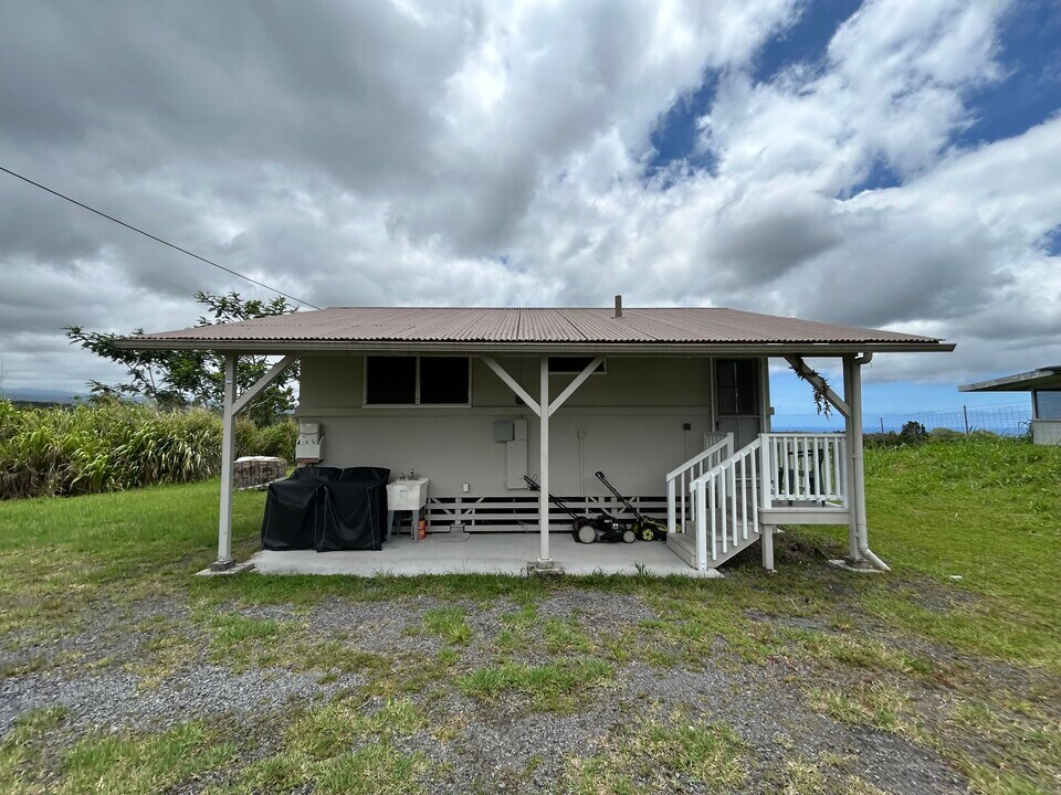 1545B Ainaola Dr in Hilo, HI - Building Photo