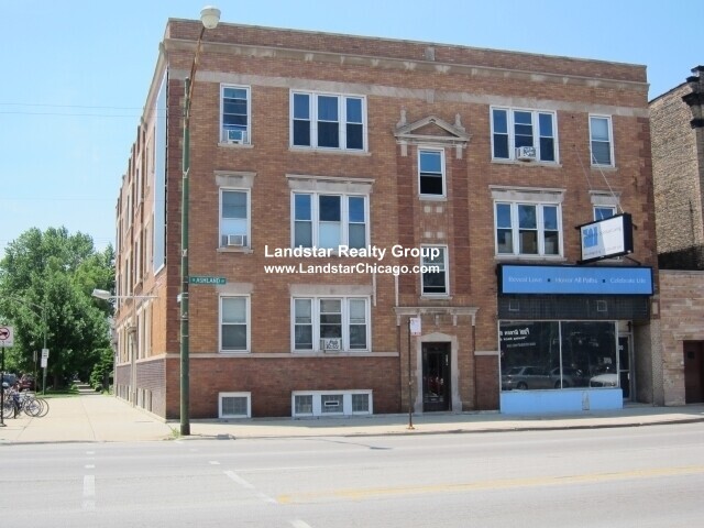 1610 W Nelson St in Chicago, IL - Building Photo