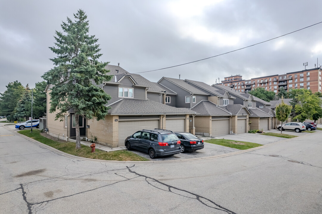 3600 Colonial Dr in Mississauga, ON - Building Photo