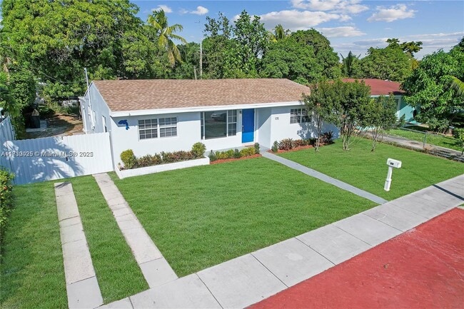 1015 NW 130th St in North Miami, FL - Building Photo - Building Photo