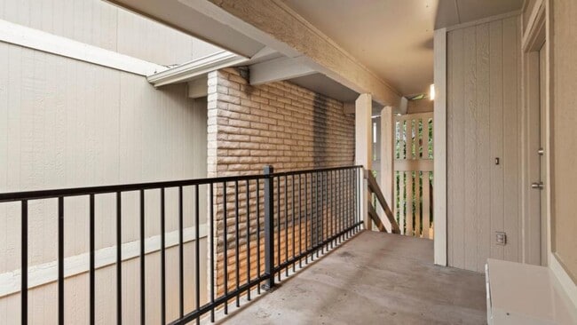 property at 1209 W Plum St