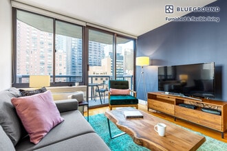 235 W 48th St in New York, NY - Building Photo - Building Photo