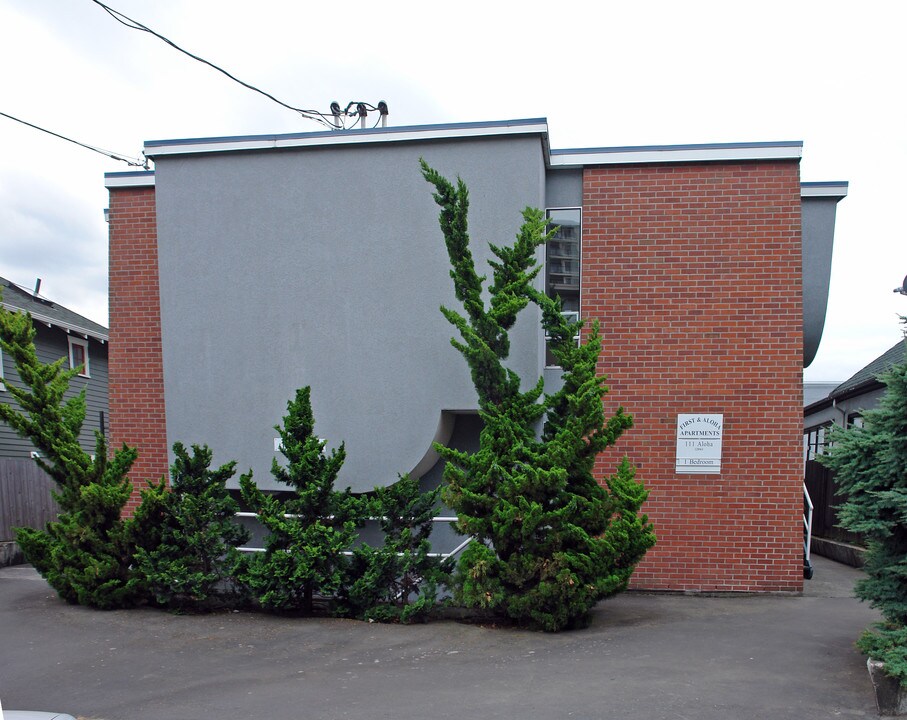 First & Aloha Apartments in Seattle, WA - Building Photo