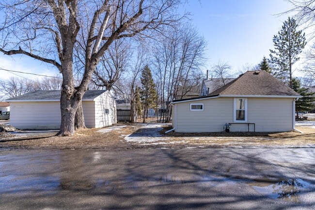 1214 5th Ave N in Grand Forks, ND - Building Photo - Building Photo
