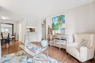 Waters at Westchase Apartments in Houston, TX - Building Photo