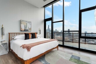 730 N Milwaukee Ave in Chicago, IL - Building Photo - Building Photo