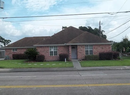 311 Nederland Ave in Nederland, TX - Building Photo - Building Photo