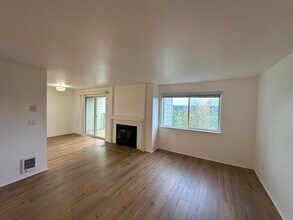 3819 130th Ln SE in Bellevue, WA - Building Photo - Building Photo