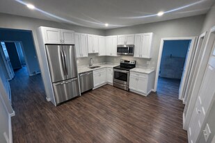 110 West St in Bristol, CT - Building Photo