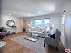 5664 Donna Ave in Los Angeles, CA - Foto de edificio - Building Photo