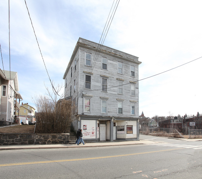 731 S Main St in Waterbury, CT - Foto de edificio - Building Photo