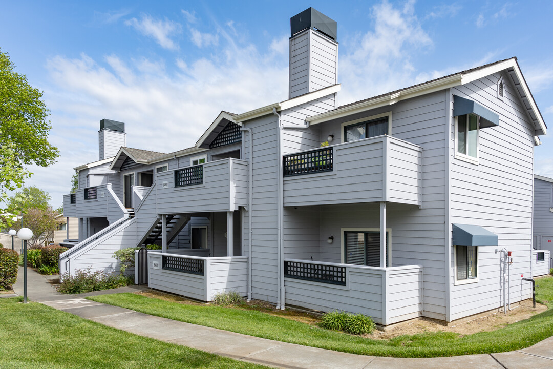 Glen Cove Landing in Vallejo, CA - Building Photo