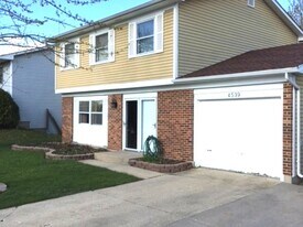 4539 Huntington Blvd in Hoffman Estates, IL - Building Photo