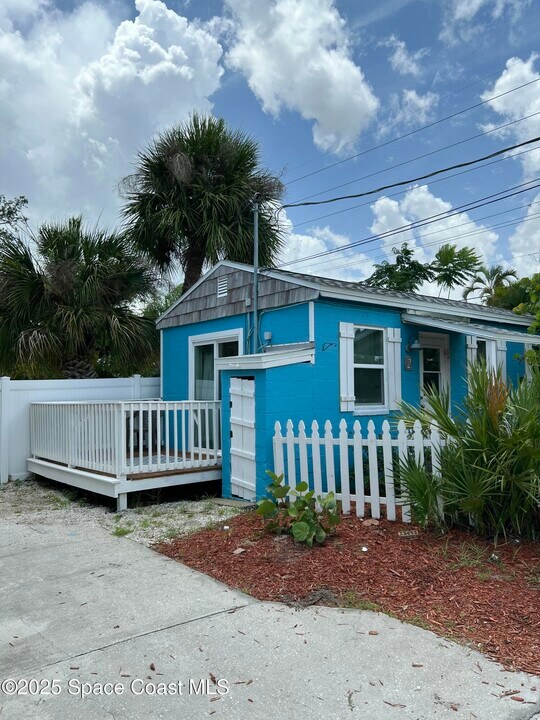 2179 Pineapple Ave in Melbourne, FL - Building Photo