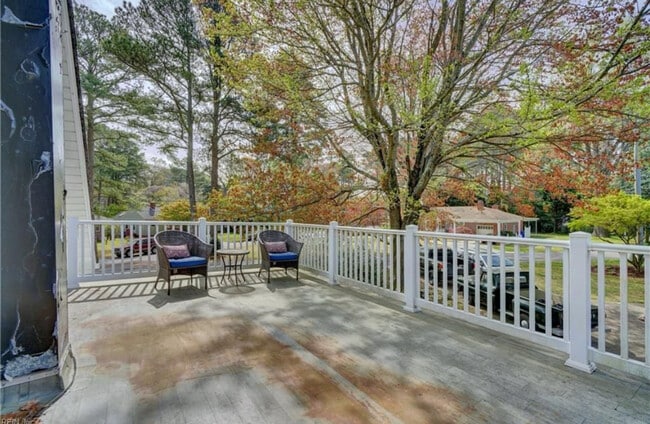 8578 Circle Dr in Norfolk, VA - Building Photo - Building Photo