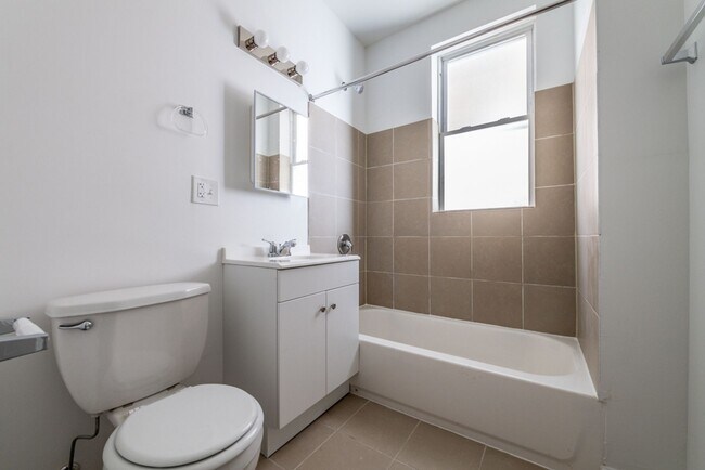 10719 S Calumet Ave Chicago, IL 60628 in Chicago, IL - Building Photo - Building Photo