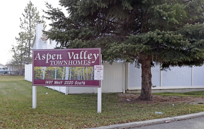 Aspen Valley Townhomes in Salt Lake City, UT - Building Photo - Building Photo