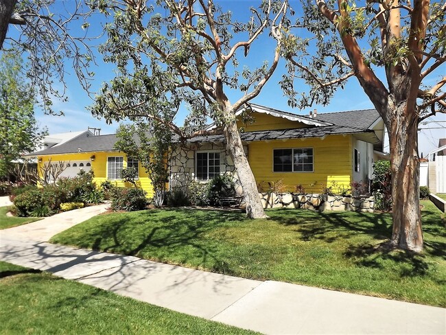 545 E Vista Del Gaviota Ave in Orange, CA - Building Photo - Building Photo