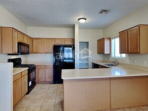 6436 E Sage Stone St in Tucson, AZ - Foto de edificio - Building Photo