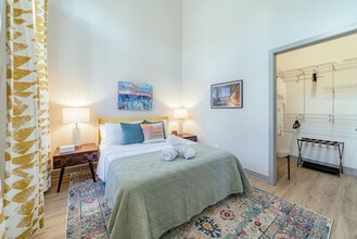 1954 W North Ave in Chicago, IL - Building Photo - Building Photo