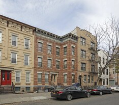1727 Cornelia St in Flushing, NY - Building Photo