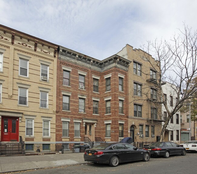 1727 Cornelia St in Flushing, NY - Building Photo - Building Photo