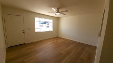 1128 E Orchid Ln in Phoenix, AZ - Building Photo - Building Photo