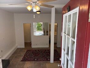 131 Laurel Pl, Unit D in San Rafael, CA - Foto de edificio - Building Photo