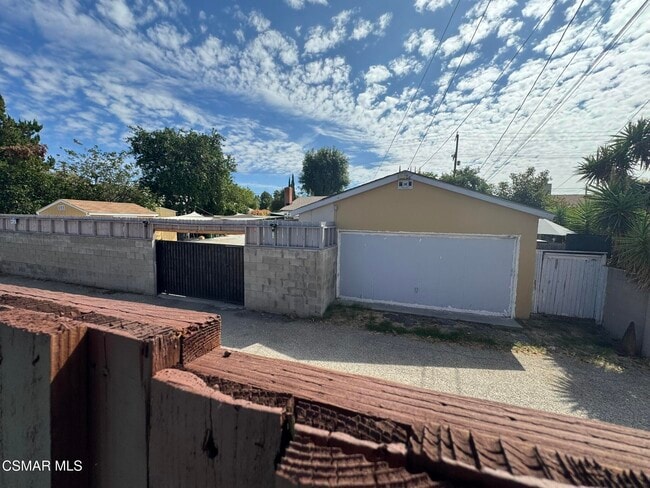 22630 Gilmore St in Los Angeles, CA - Building Photo - Building Photo