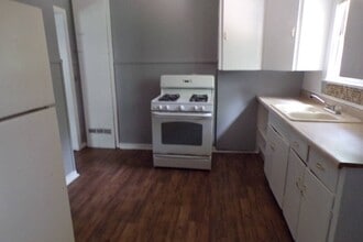 705 Otis St in Taylor, TX - Building Photo - Building Photo