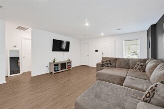 22326 Mountain Pne Dr in New Caney, TX - Building Photo - Building Photo