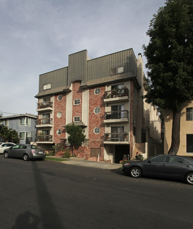 1750 N Harvard Blvd in Los Angeles, CA - Foto de edificio - Building Photo